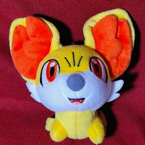 (Pokémon) Fennekin Plushie